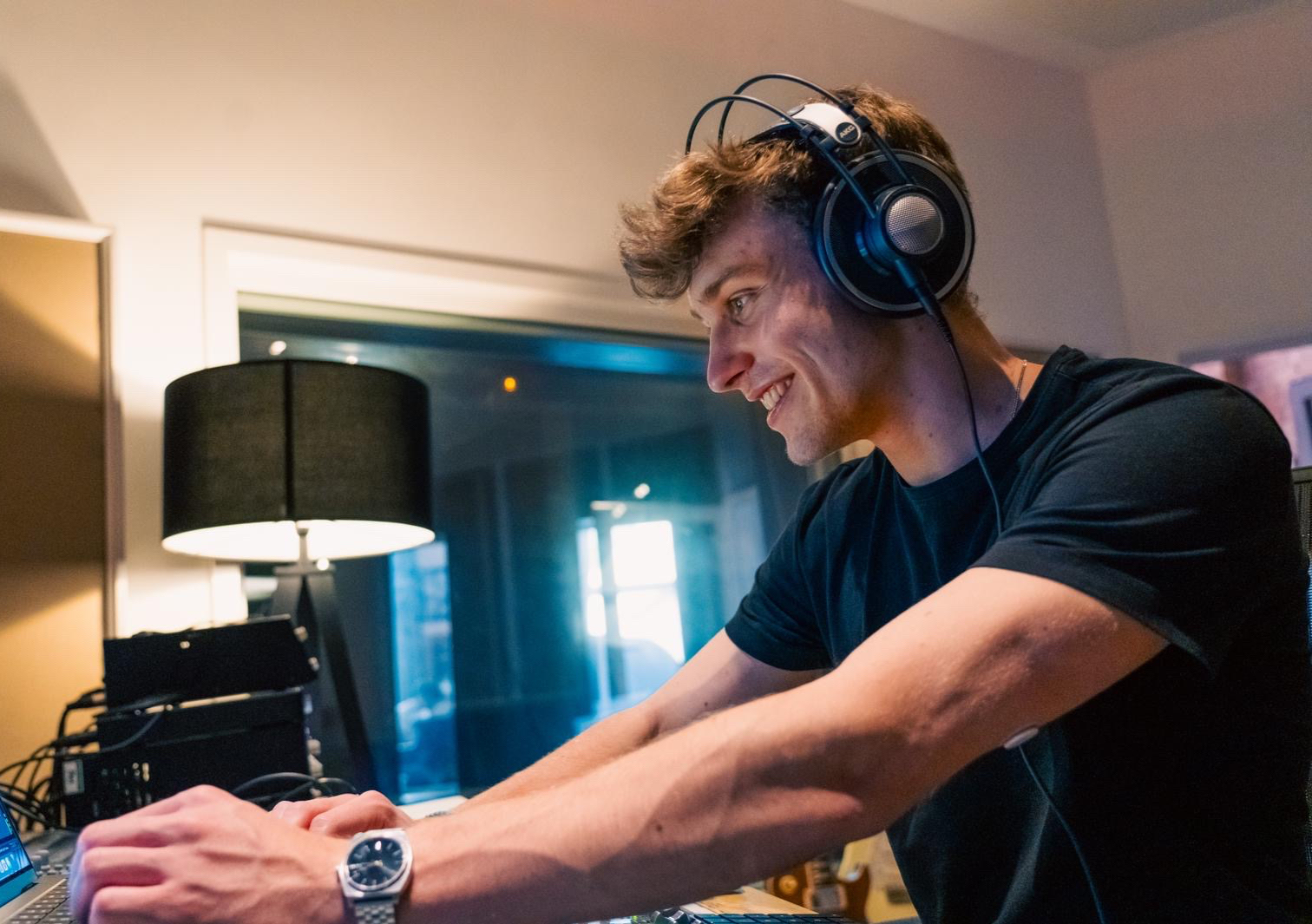Sten Arlt bei der Arbeit im Tonstudio